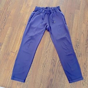 Lululemon OnThe Fly (ankle) size 4 color navy
